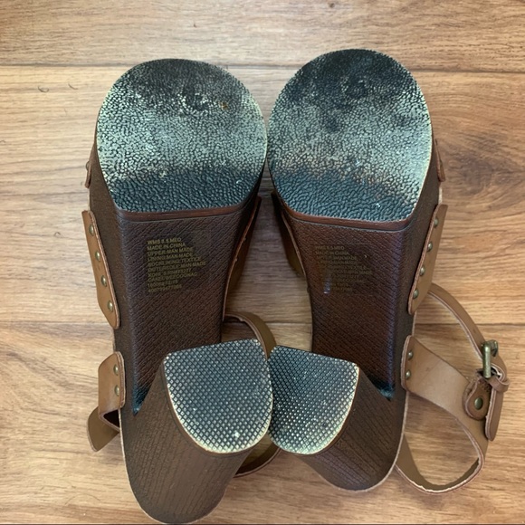 Candies Tan Faux Leather Platforms Sandals - Picture 8 of 10